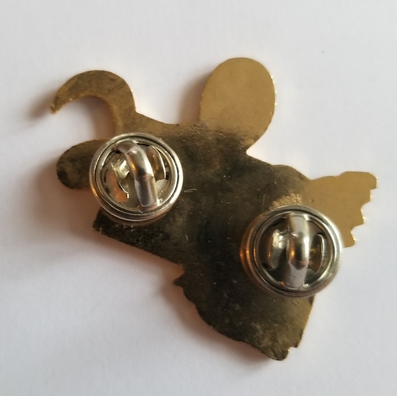 Vintage Lioness Club pin enamel brooch Gold tone metal Lions - Picture 4 of 8